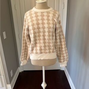 Women's Cream and Tan Sweater